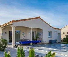 MAISON DE PLAIN PIED AVEC PISCINE - 3 CHAMBRES