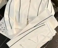vêtements femme et basket - 5