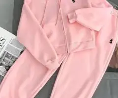 vêtements femme et basket - 9