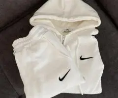 vêtements femme et basket - 11
